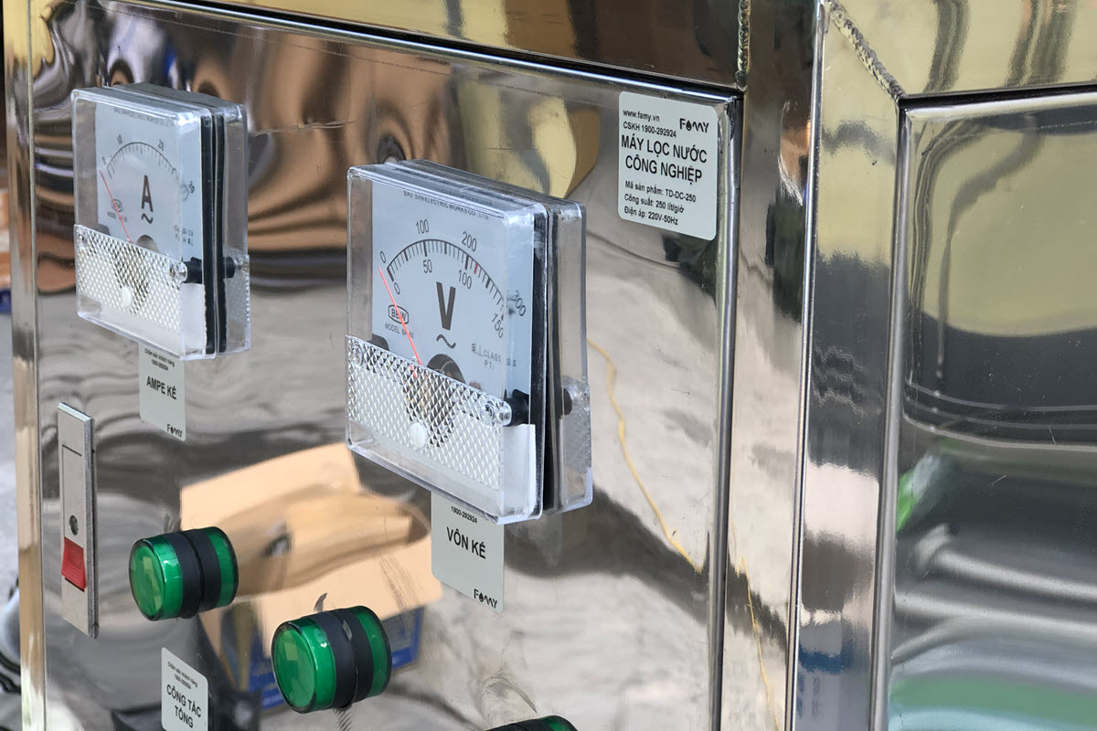 Máy lọc nước công nghiệp FAMY CN250, RO 250 lít/giờ