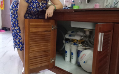 5 bước lắp máy lọc nước trong tủ bếp đơn giản, ai cũng có thể thực hiện được