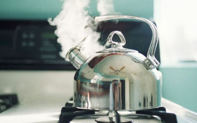 Nước đun sôi để nguội có thể gây ung thư?