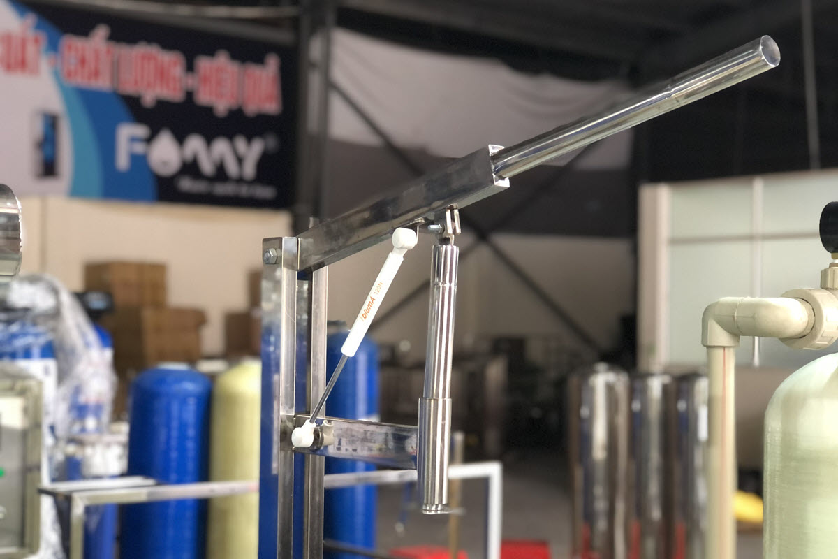 Bàn chiết rót sản xuất nước đóng chai công nghiệp FAMY CNBC