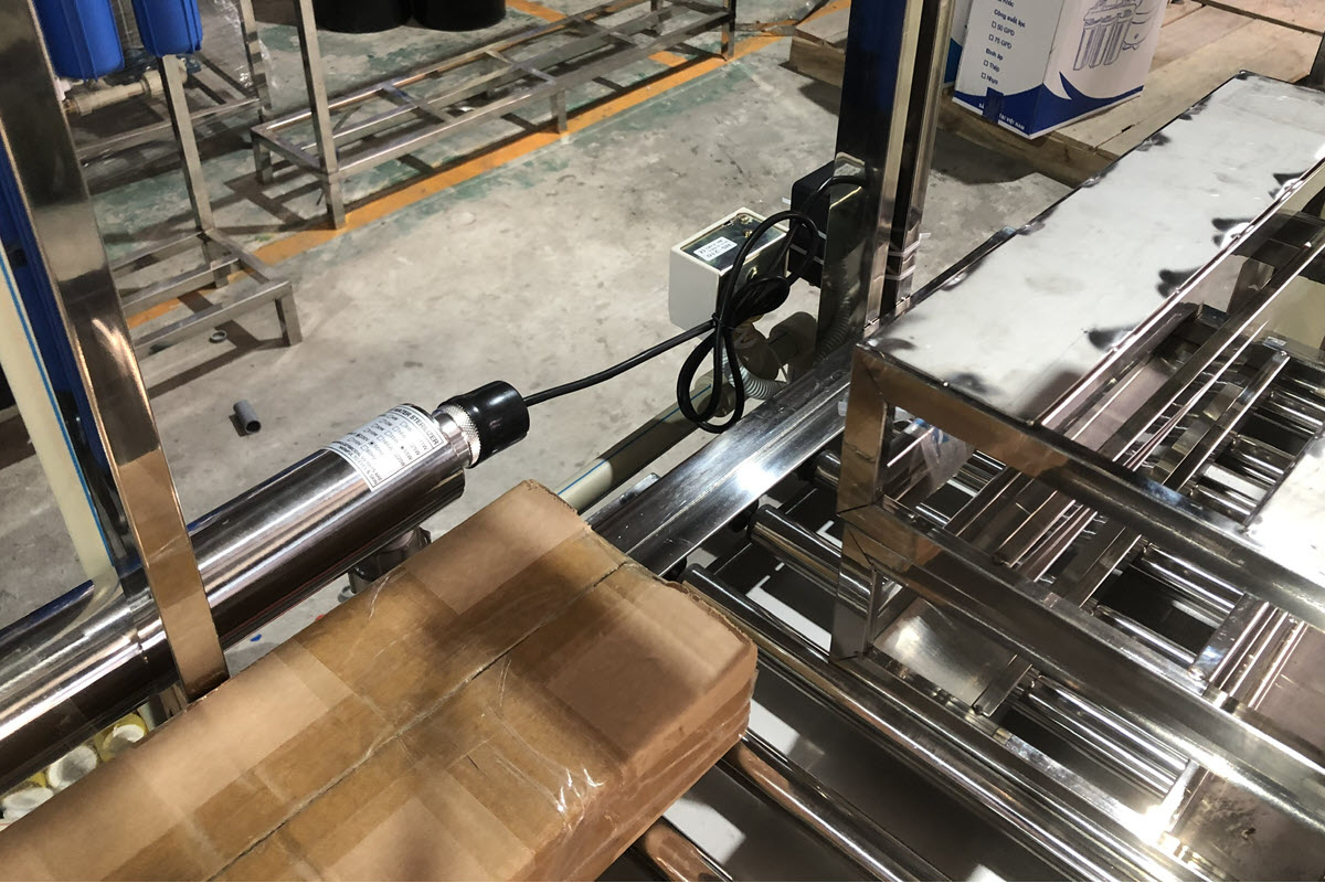 Bàn chiết rót sản xuất nước đóng chai công nghiệp FAMY CNBC