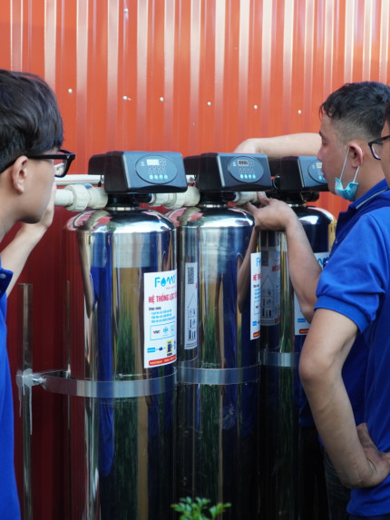 Hệ thống lọc tổng lọc đầu nguồn FAMY-LT033AI cột inox cho biệt thự