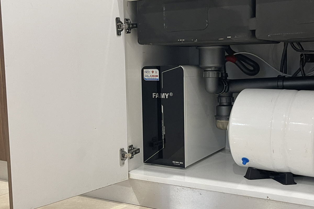 Máy lọc nước để gầm để bàn FAMY A15