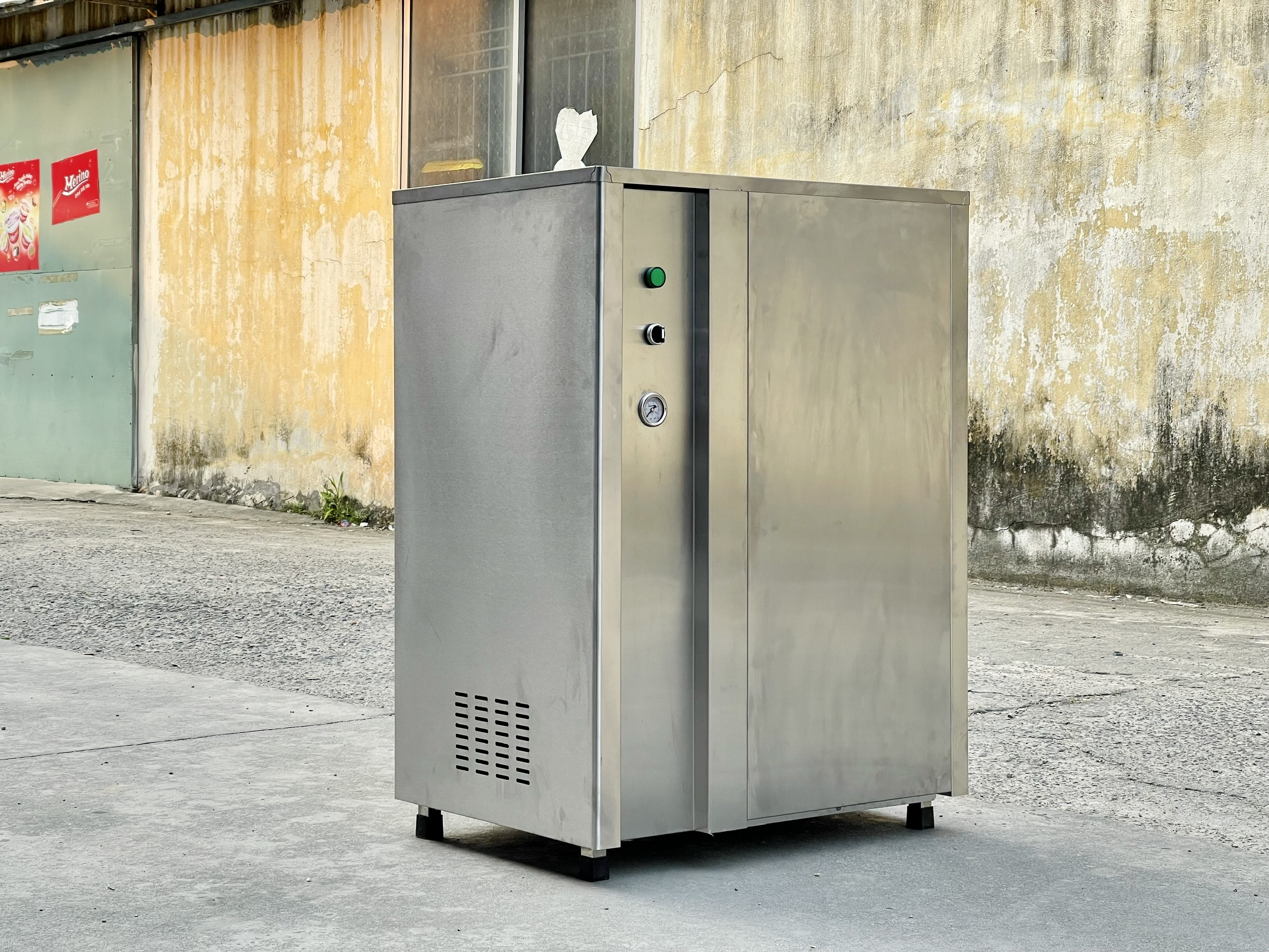 Máy lọc nước bán công nghiệp FAMY FA30, RO 30 lít/giờ tủ đôi 2 vòi (Vỏ mới)