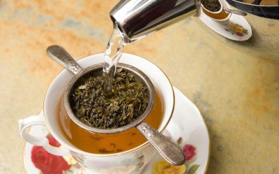 Có nên pha trà bằng nước ion kiềm không? Cách pha trà thơm, ngon