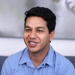 Khách hàng sử dụng dịch vụ sửa máy lọc nước tại nhà của Famy